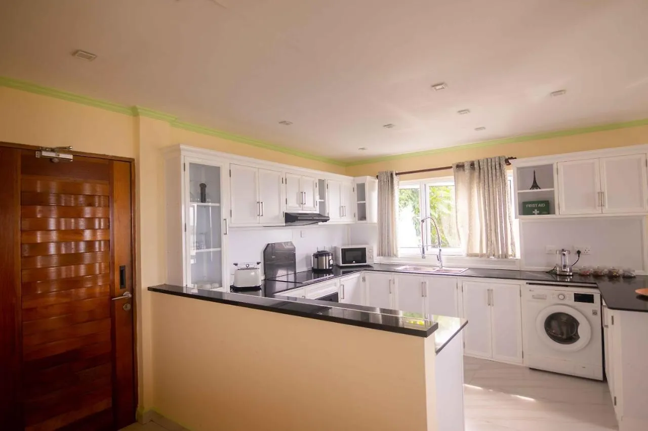 Azamat Self-Catering Apartment Pointe La Rue