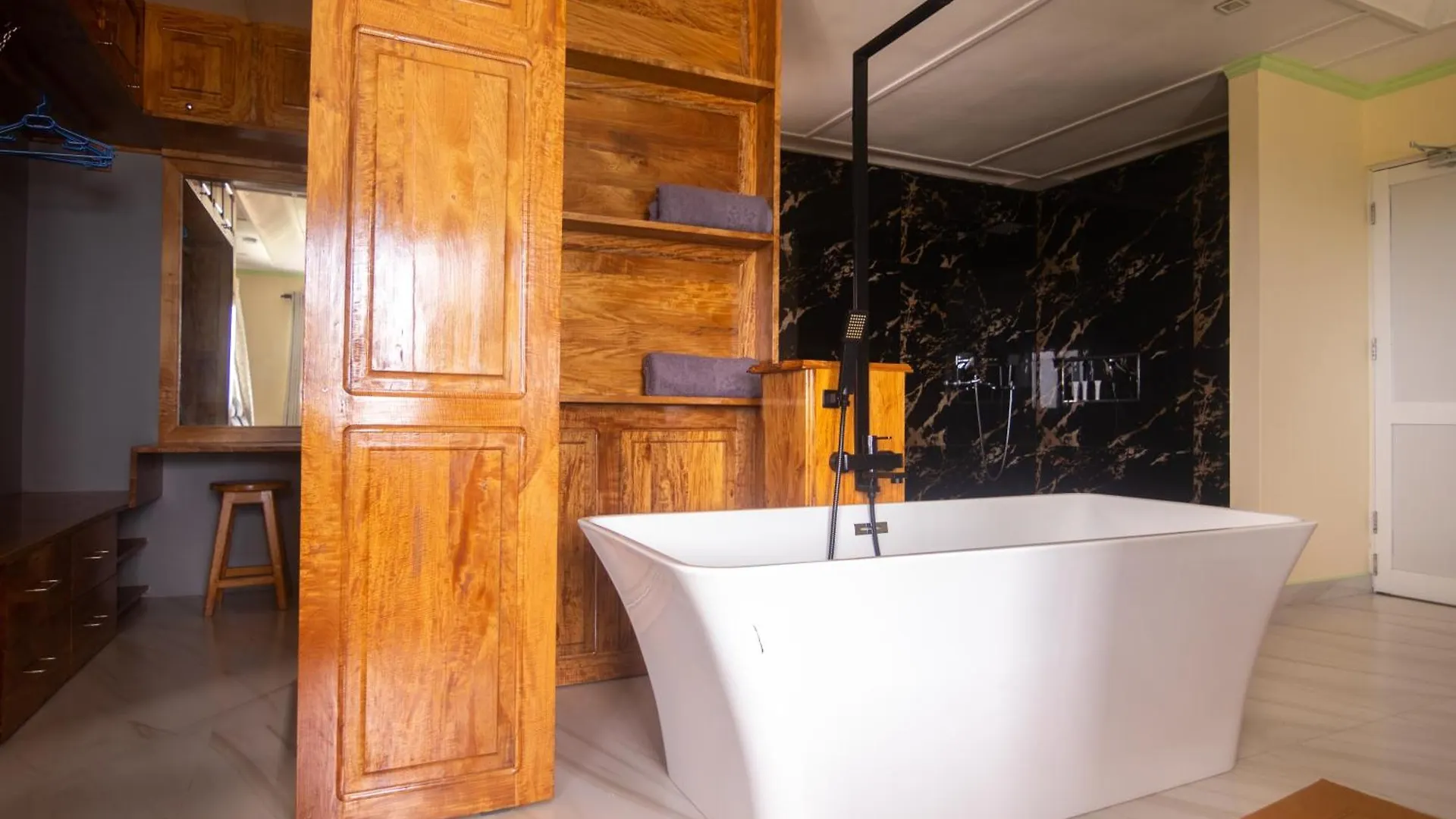 Azamat Self-Catering Apartment Pointe La Rue